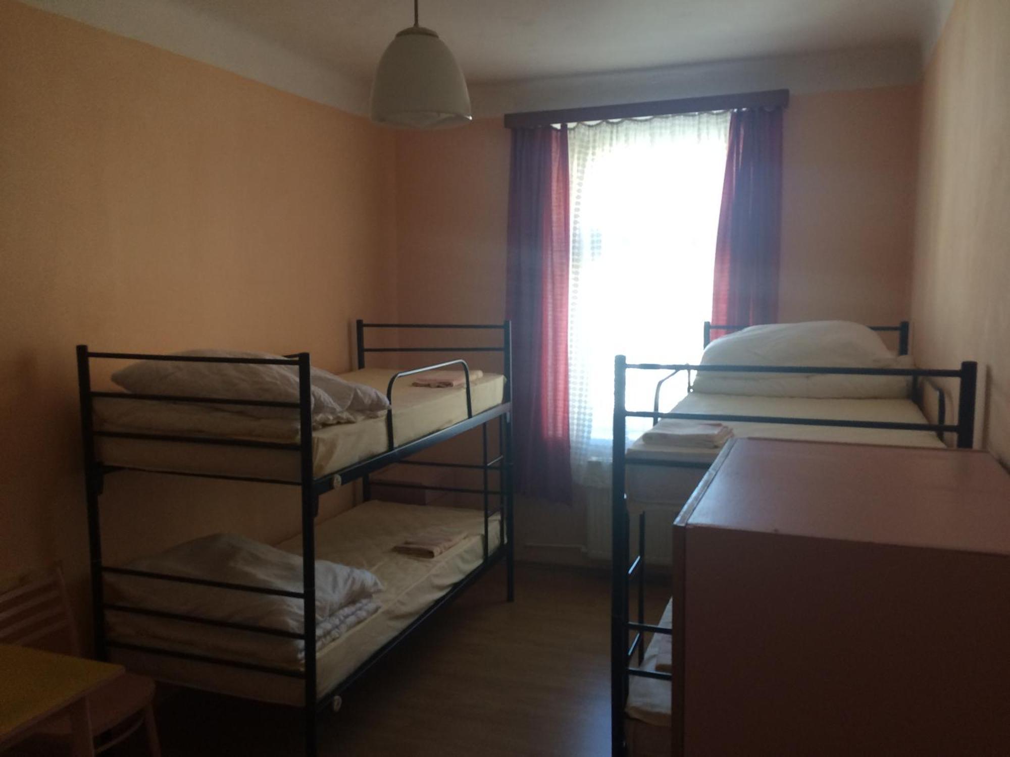Hostel Dakura Prag Exteriör bild