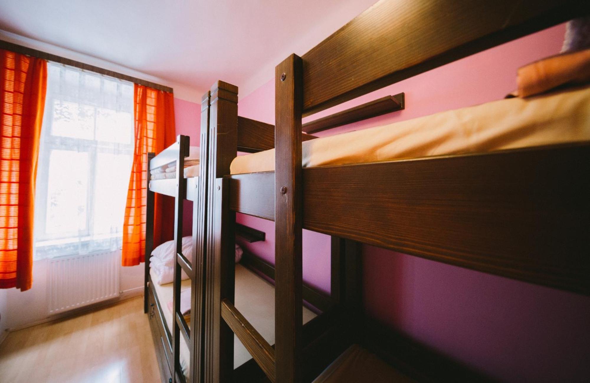 Hostel Dakura Prag Exteriör bild