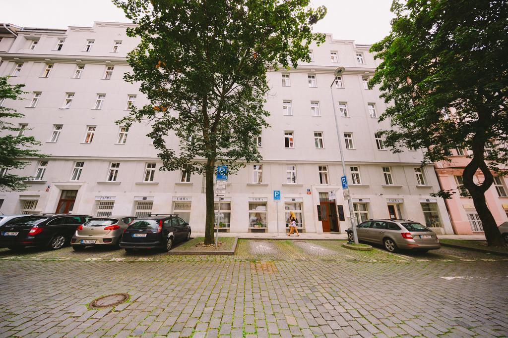 Hostel Dakura Prag Exteriör bild