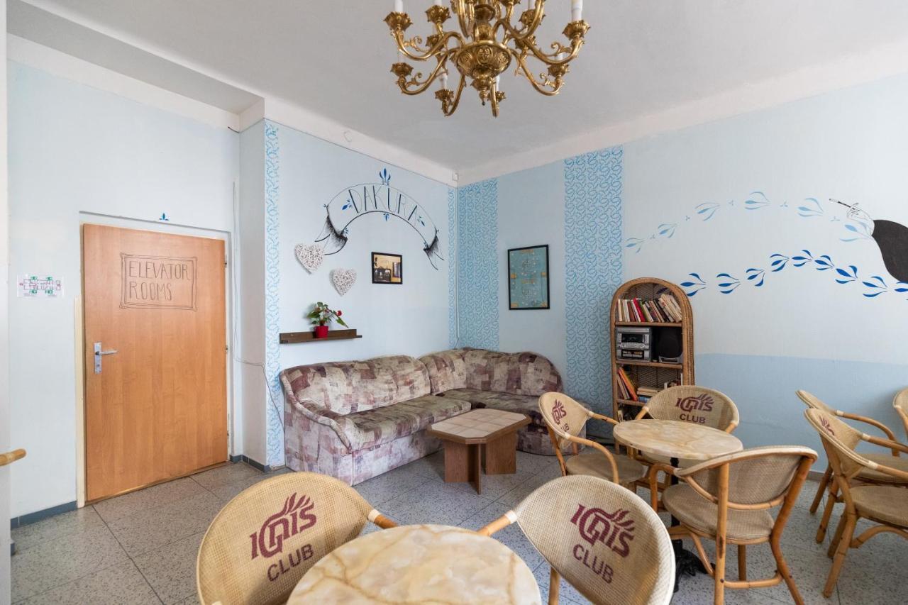 Hostel Dakura Prag Exteriör bild