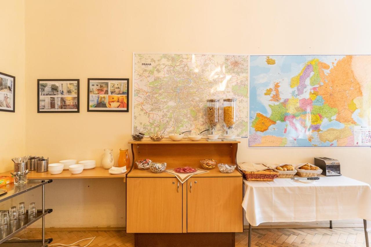 Hostel Dakura Prag Exteriör bild