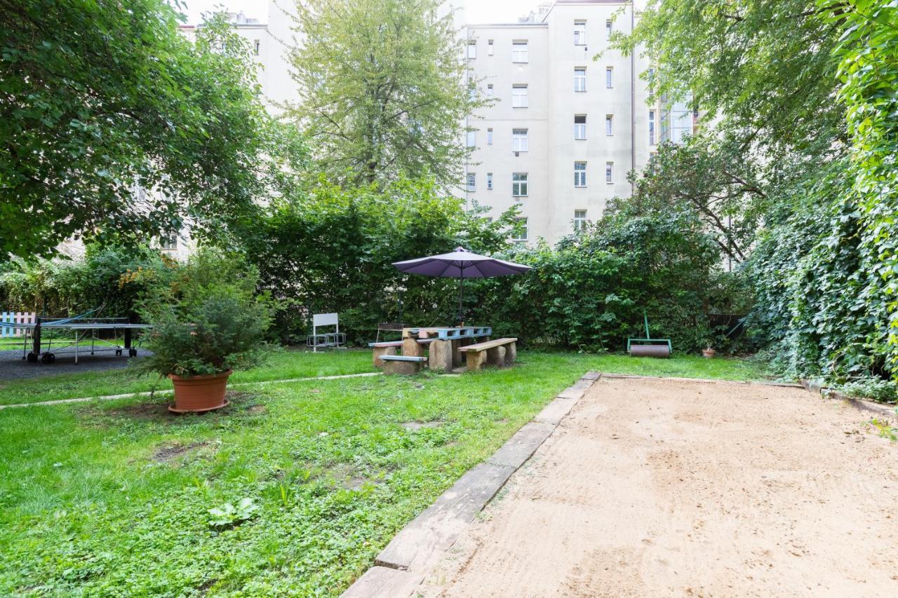 Hostel Dakura Prag Exteriör bild