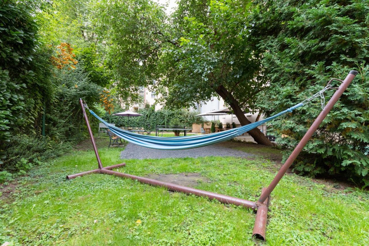 Hostel Dakura Prag Exteriör bild