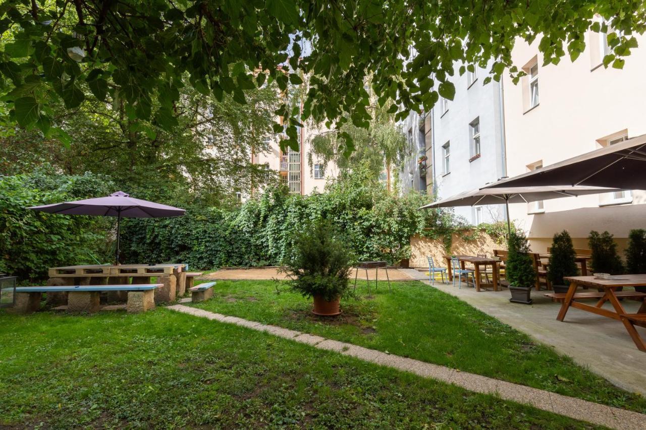 Hostel Dakura Prag Exteriör bild