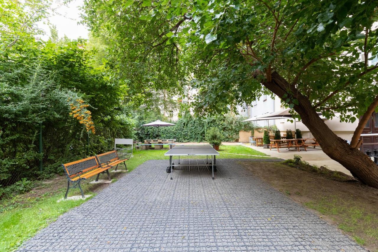 Hostel Dakura Prag Exteriör bild