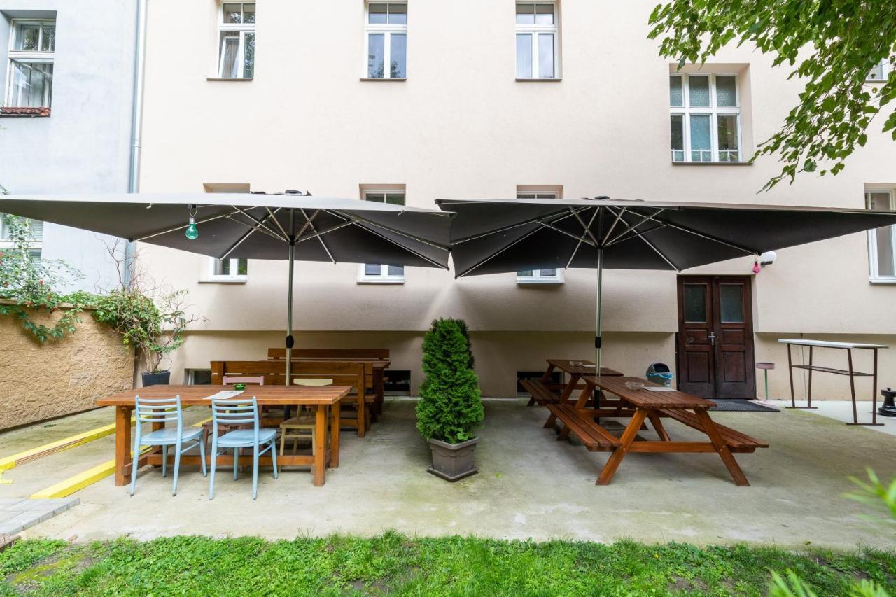 Hostel Dakura Prag Exteriör bild