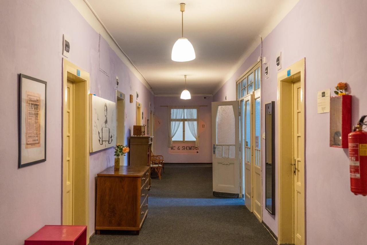 Hostel Dakura Prag Exteriör bild
